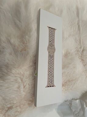 Apple Silicone Sport Band in Light Pink with Black Speckles